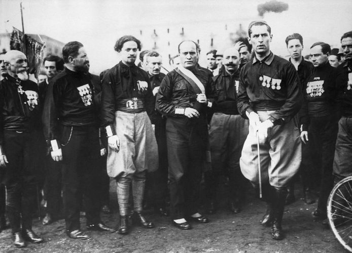 Benito Mussolini (al centro) durante la marcia su Roma del 1922.