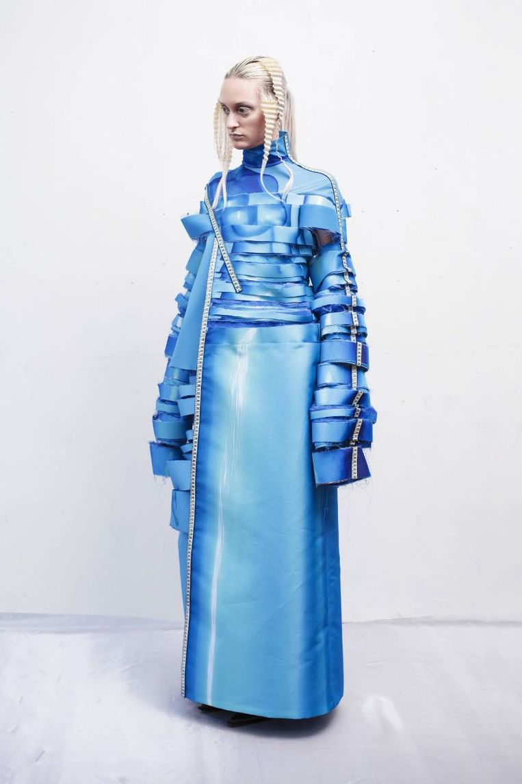 Flora Miranda - Stardust Gown, 2014. Beeld Gökay Çatak