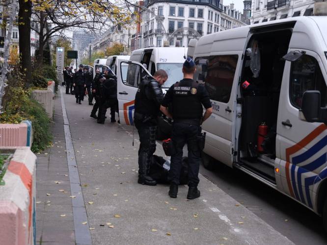 Politie klaar voor relschoppers in Brussel: waterkanon en versterking op terrein