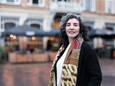 Nadia Zerouali op de Markt in Winterswijk voor Hotel Stad Munster waar ze ooit begon als stagiaire.