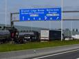 De wegwijzers richting Liège zijn niet conform de taalwetgeving, heeft Vlaams minister van Mobiliteit Lydia Peeters laten weten.