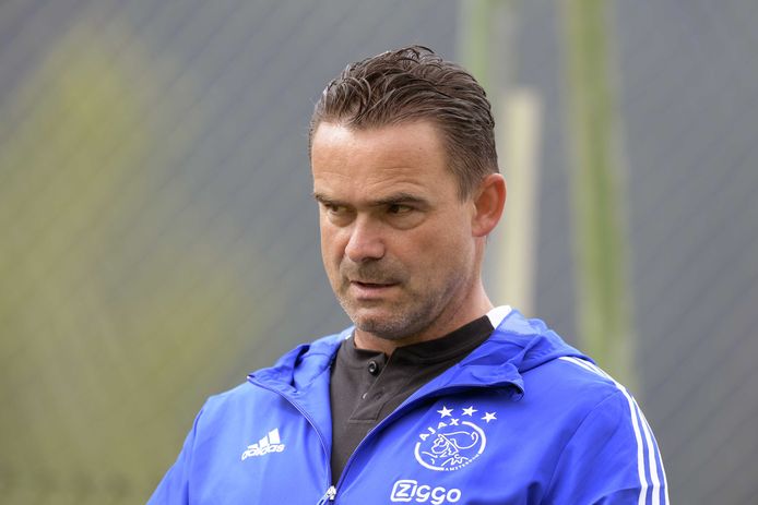 Marc Overmars quitte l'Ajax après des messages inappropriés à ses