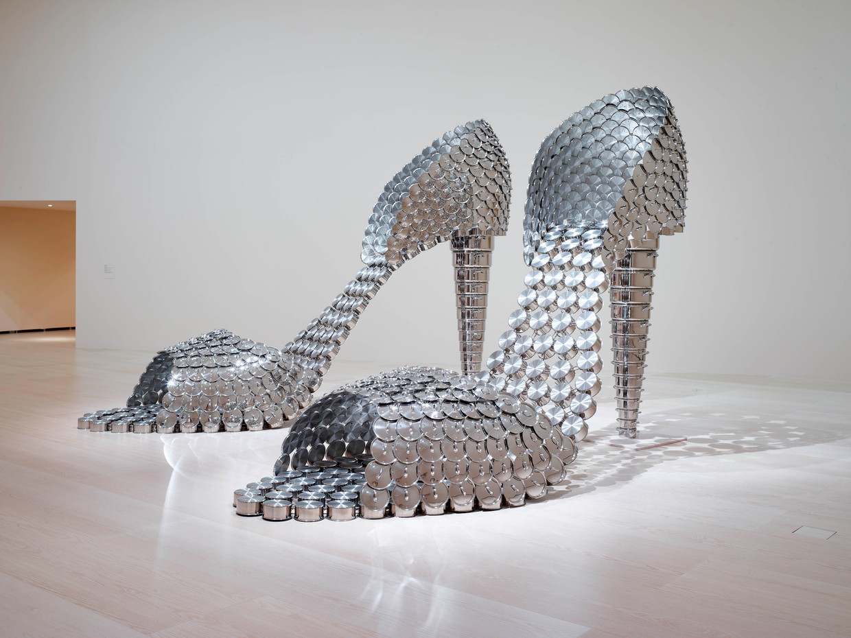 Joana Vasconcelos in de Kunsthal: kunst van tampons, pannen en strijkijzers  | Het Parool