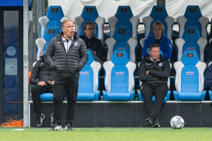Art Langeler (links) moet met PEC Zwolle op zoek naar een nieuwe tegenstander. De Duitse autoriteiten geven geen toestemming voor het duel van zaterdag met FC Sankt Pauli.