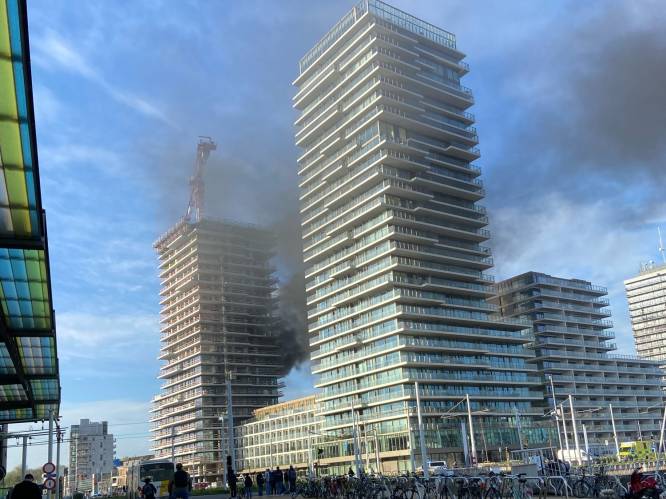 Brand in ruwbouw vlak bij Sky Tower in Oostende: vuur wel onder controle