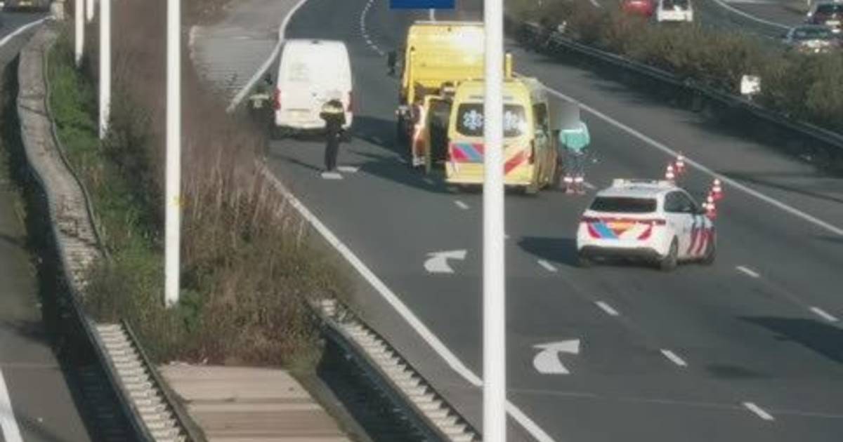 A4 richting Den Haag gesloten ter hoogte van Ypenburg na ongeval