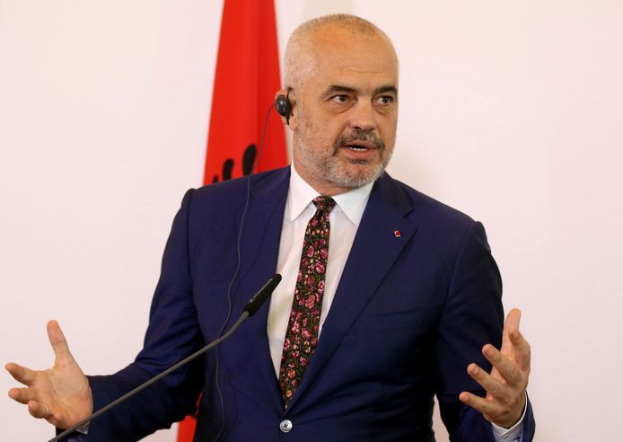 De premier van Albanië, Edi Rama is fundamenteel tegen wat hij noemt " is fundamenteel tegen "het ergens dumpen van wanhopige mensen als giftig afval dat niemand wil".