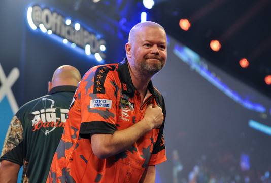 Raymond van Barneveld op zijn laatste WK. Op 14 december 2019 verloor hij direct in de eerste ronde en was het klaar.