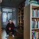 ‘Ik lees even graag non-fictie als de reclamefolder van de Aldi’: de boekenkast van uitgever Kris Hoflack