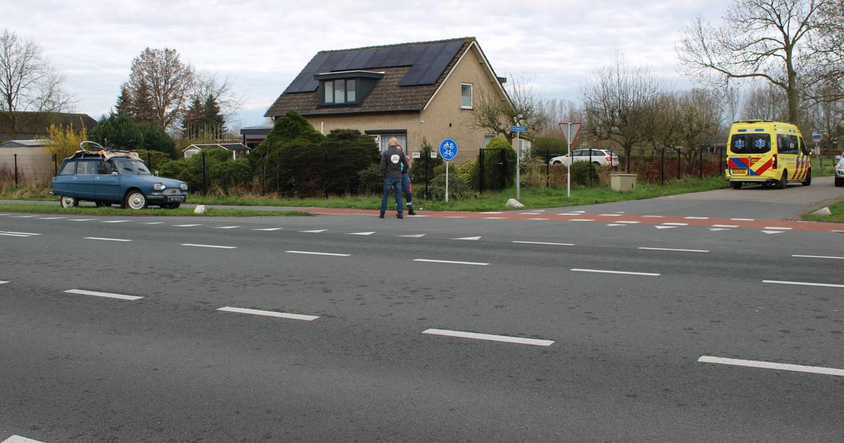 Wielrenner gewond naar het ziekenhuis door botsing in Boxtel.