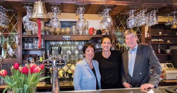 Gennepse zussen nemen hotel De Kroon over van familie Von der Haar - De Gelderlander