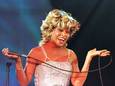 De Amerikaanse zangeres Tina Turner zingt tijdens haar optreden tijdens de Macy's Passport '97 fondsenwervings- en modeshow op 18 september in San Francisco, CA.