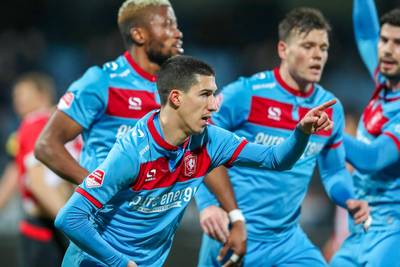 FC Twente verstevigt koppositie na zege bij Jong PSV