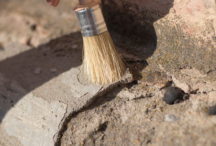 Archeoloog met kwast, foto ter illustratie