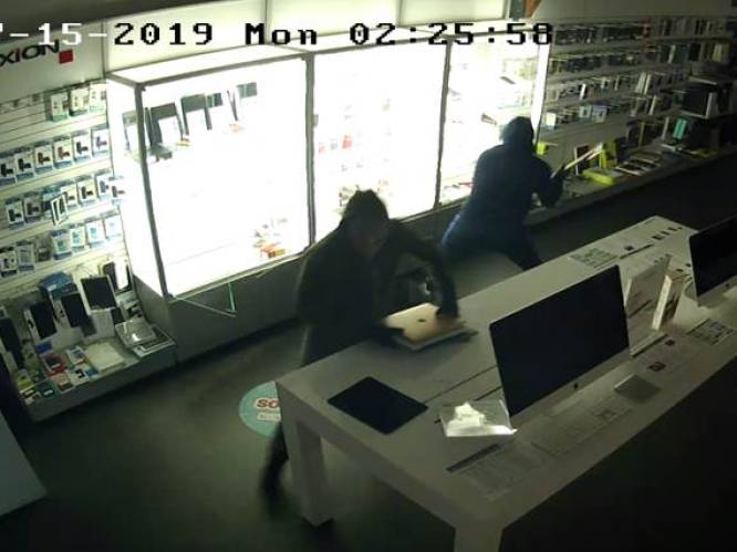 VIDEO. Inbrekers gebruiken bruut geweld in computerwinkel, maar laten buit achter tijdens vlucht