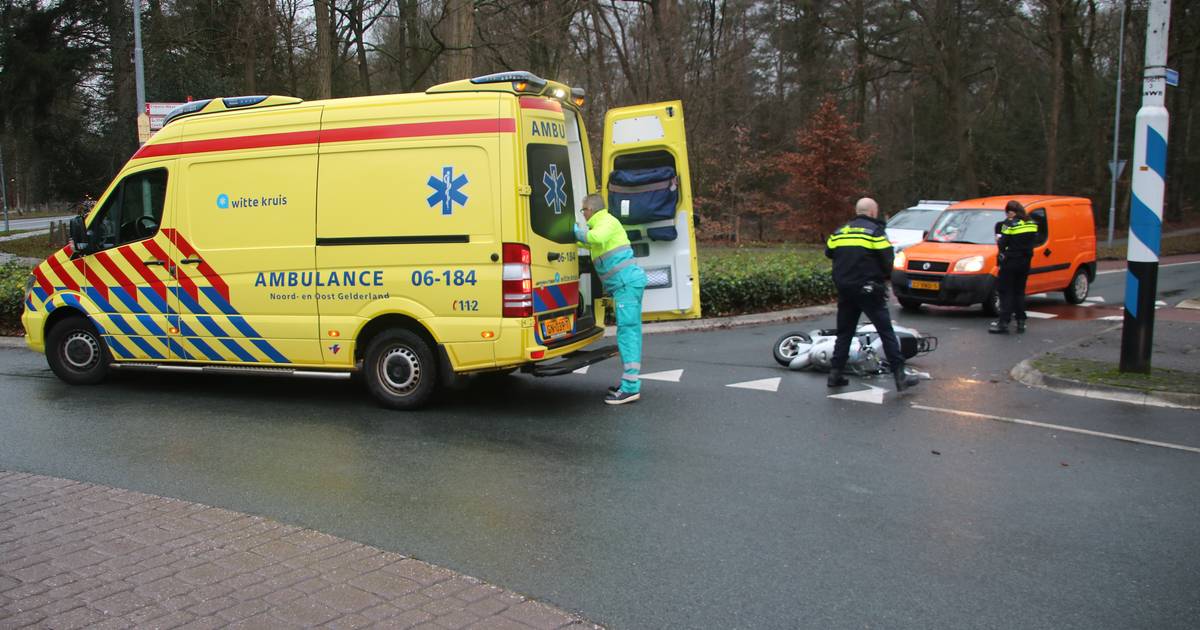 Scooterrijder gewond bij aanrijding in Ermelo.