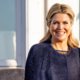 Koningin Máxima gehuld in kleuren van Oekraïense vlag voor ontmoeting met vluchtelingen