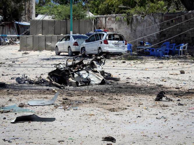 Minstens tien doden bij bomaanslag op overheidsgebouw Mogadishu