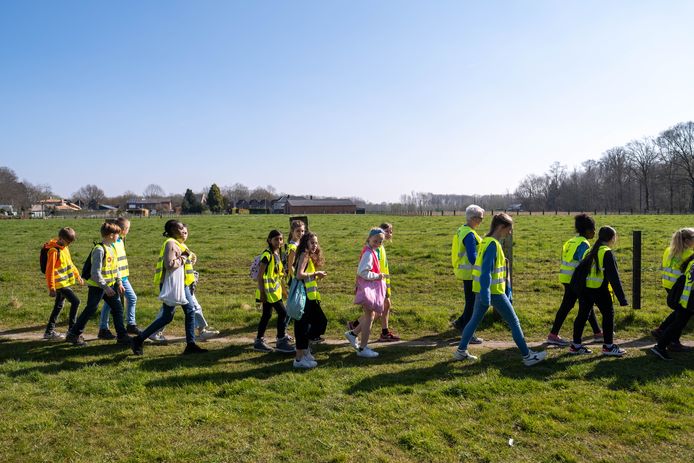 Basisschool Libos doet een sponsorwandeling voor de actie "Help Oekraïne".
