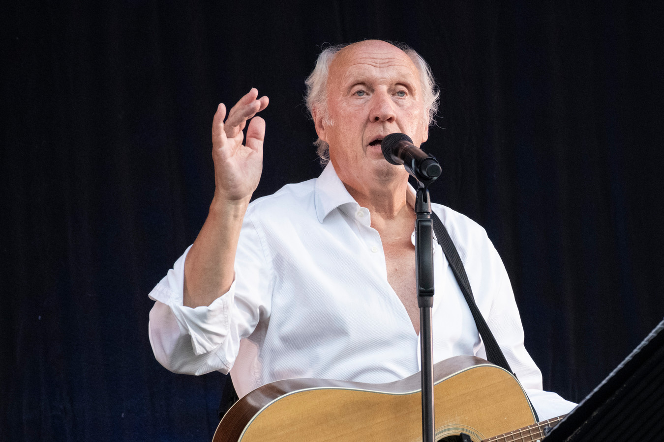 Herman van Veen (78) wint Bumaoeuvreprijs