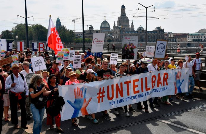 Manifestanten nemen deel aan de demonstratie tegen extreemrechts, die “#Unteilbar” (onverdeelbaar) heet.