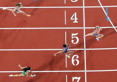 Schippers overtuigend naar finale 200 meter