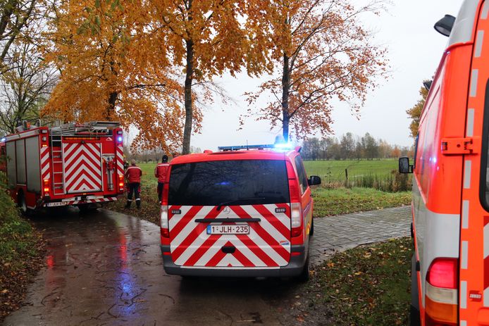 De bestuurder reed in de nacht van zaterdag op zondag in het water en liet er dan zijn voertuig achter.