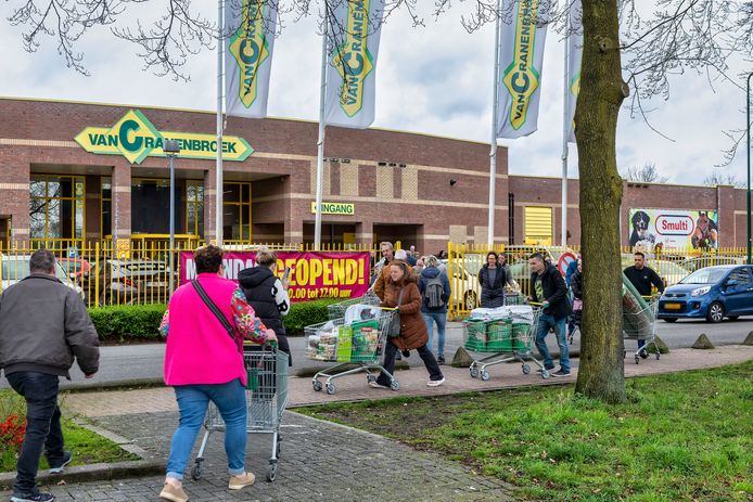 Paaswinkelen bij Van Cranenbroek in Dongen ‘is als boodschappen doen