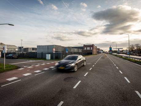 Bosscheweg Beek en Donk klein beetje veiliger door aankoop grond