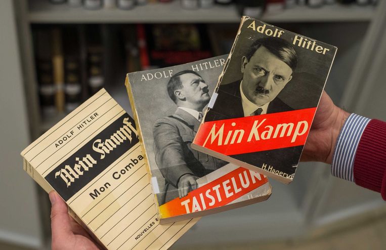 Een Franse, een Finse en een Deense versie van Mein Kampf. Beeld afp