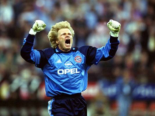 Oliver Kahn juicht na het winnen van de Champions League