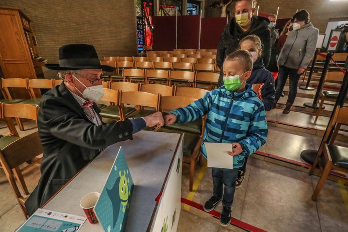 Burgemeester Michel Doomst werd officieel vrijwilliger.