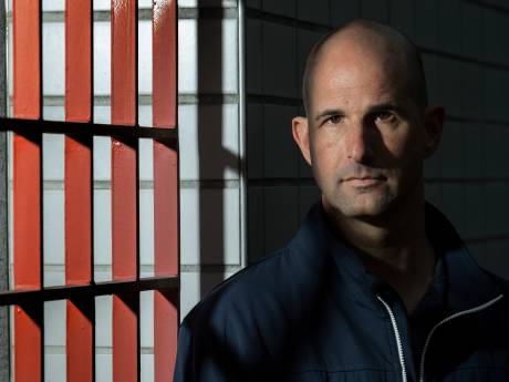 René moet hele moeilijke vragen stellen na een dodelijk bedrijfsongeval