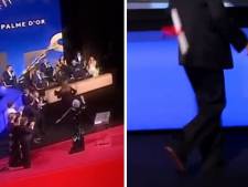 
Scène cocasse à Cannes : Justine Triet oublie son prix sur scène, Jane Fonda lui jette dessus