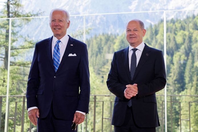 “Biden skipte tot grote verbazing van Scholz meeting tijdens G7-top om ...