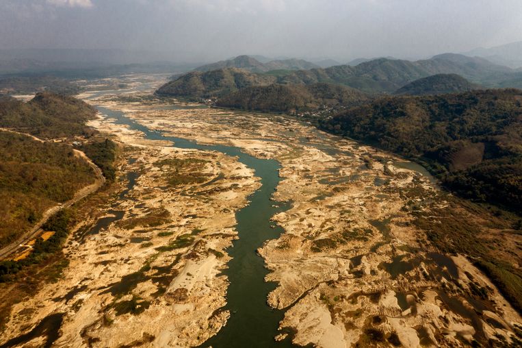 De Mekong, grotendeels opgedroogd, nabij Sangkhom in Thailand, afgelopen januari. Beeld Adam Dean/NYT/HH
