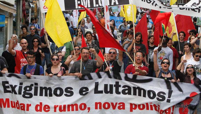 Protest in Lissabon, betogers roepen om nieuw beleid.