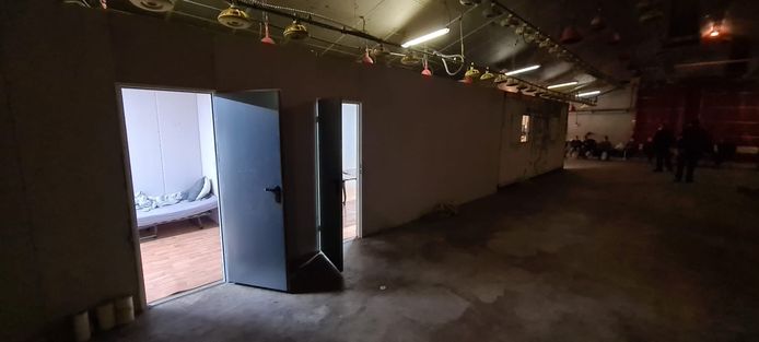 De ontmanteling van een illegale sigarettenfabriek in een loods in Oeren, deelgemeente van Alveringem.