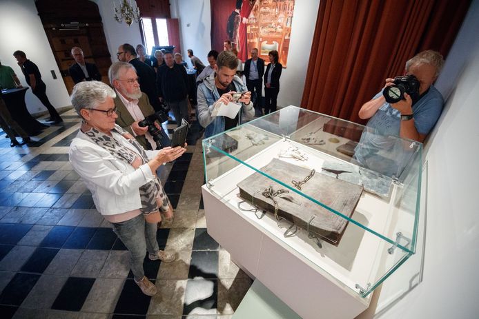Dit is het zogenaamde mysterieuze, eeuwenoude boek dat zou zijn gevonden tijdens de renovatie van het Markiezenhof in Bergen op Zoom.