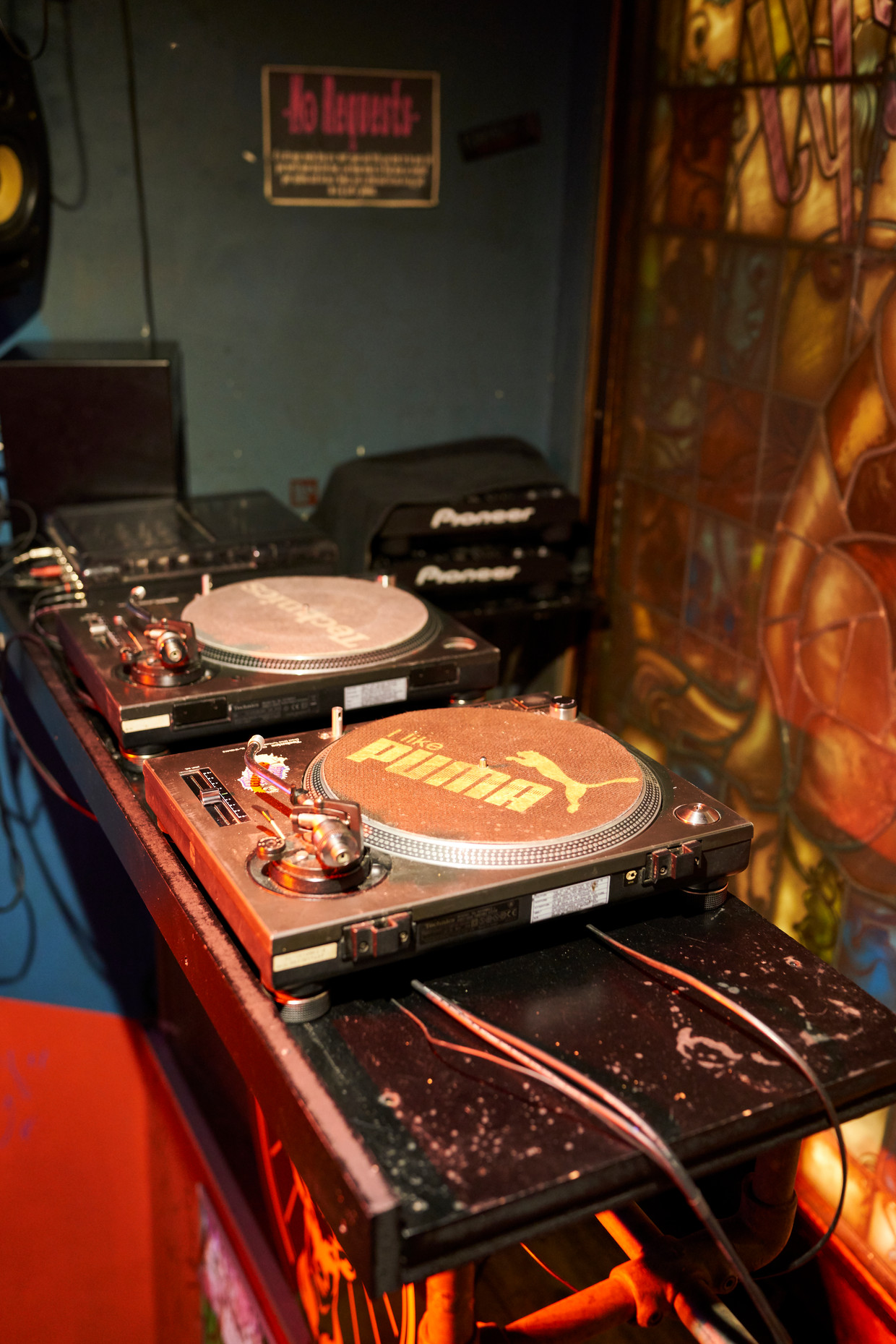 Dj-tafel.  Beeld Jordi Huisman
