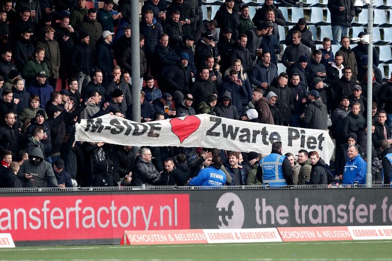 Fans van FC Den Bosch tijdens de wedstrijd tegen Excelsior  Beeld BSR Agency