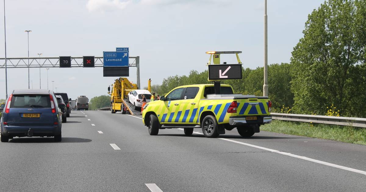 Flinke schade aan auto na botsing op A27 bij Lexmond | Vijfheerenlanden
