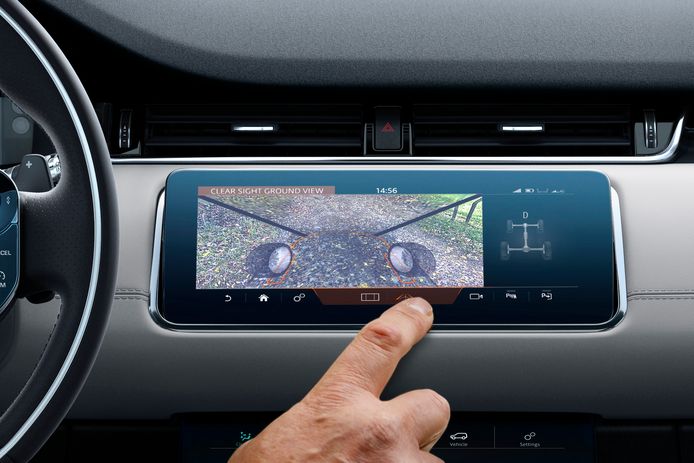 De Evoque kan door de motorkap heen kijken, dankzij camera's en het centrale beeldscherm in het dashboard