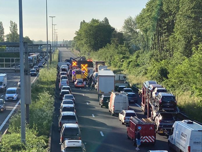 E40 In Sint Denijs Westrem Volledig Versperd Richting Brussel Na Ongeval Met Twee Bestelwagens Gent Pzc Nl