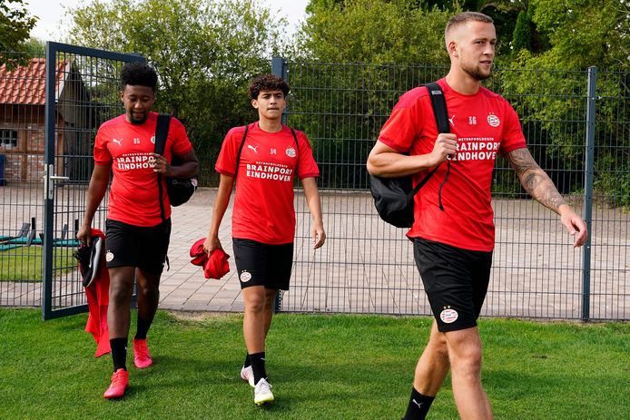Chris Gloster, Richie Ledezma en Justin de Haas moeten dit seizoen meer punten zien te pakken met Jong PSV.