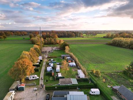 Chalets en woonwagens op camping Halfweg moeten weg