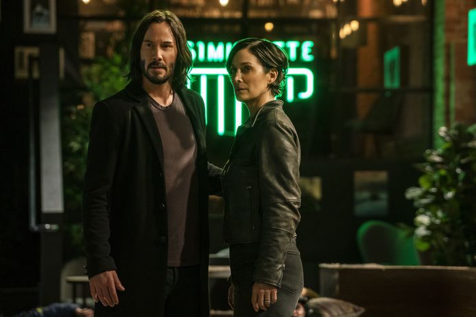 Keanu Reeves en Carrie Ann Moss in The Matrix Resurrections.
