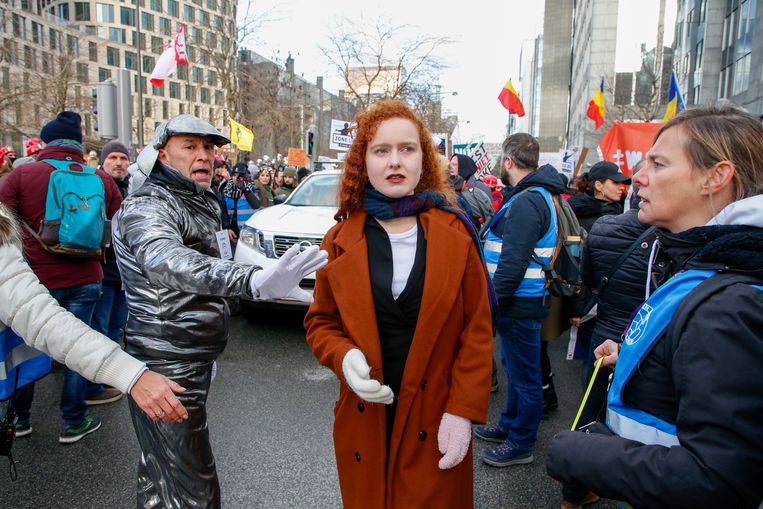Dries Goethals: ‘Op de IJzerwake ben ik met Sarah naar Dries Van Langenhove toegestapt: ik heb het eerste contact tussen hen gelegd.’ (Foto: Sarah Melis, de zelfverklaarde onafhankelijke woordvoerder van Samen voor Vrijheid) Beeld BELGA