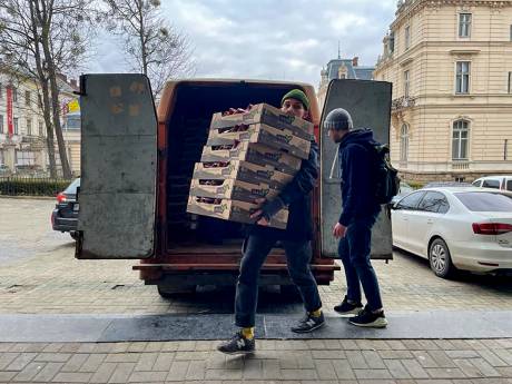 Zolang het rustig is, helpen de burgers van Lviv hun landgenoten