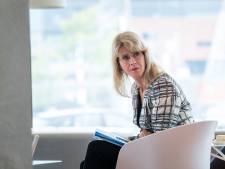 Mona Keijzer schrikt van problemen langs kanaal in ‘prachtig’ Twente: ‘Als je met de mensen praat, vóel je het ook’